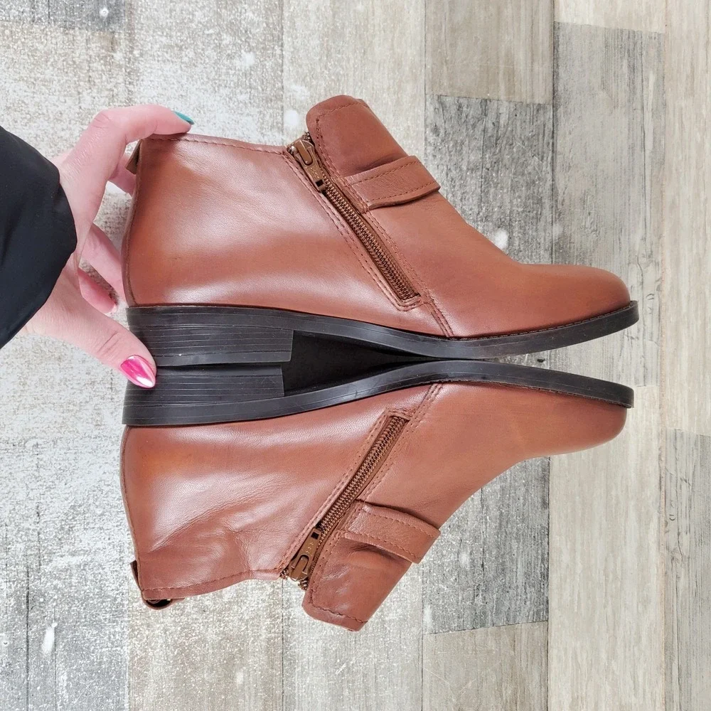 David Tate Maizy Womens Bootie Sz 8.5 W Brown Comfort Buckle Leather Side Zip
